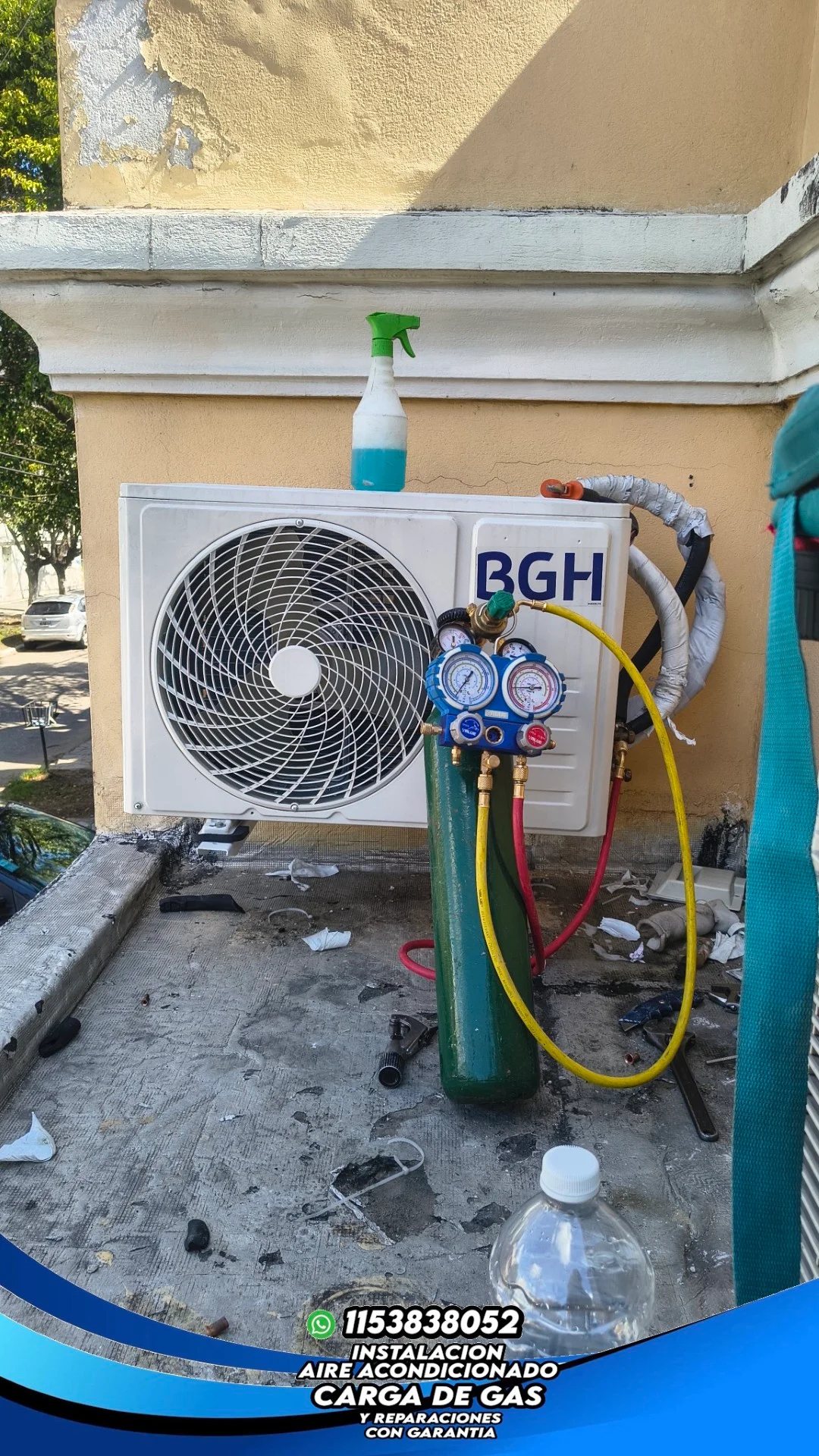 Prueba de fugas con nitrógeno y manómetro en una instalación de aire acondicionado